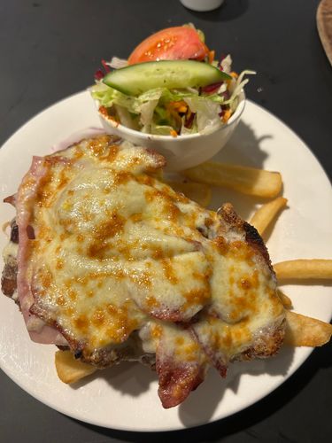 Mornington Inn - Bar, Bistro, Gaming & Accommodation